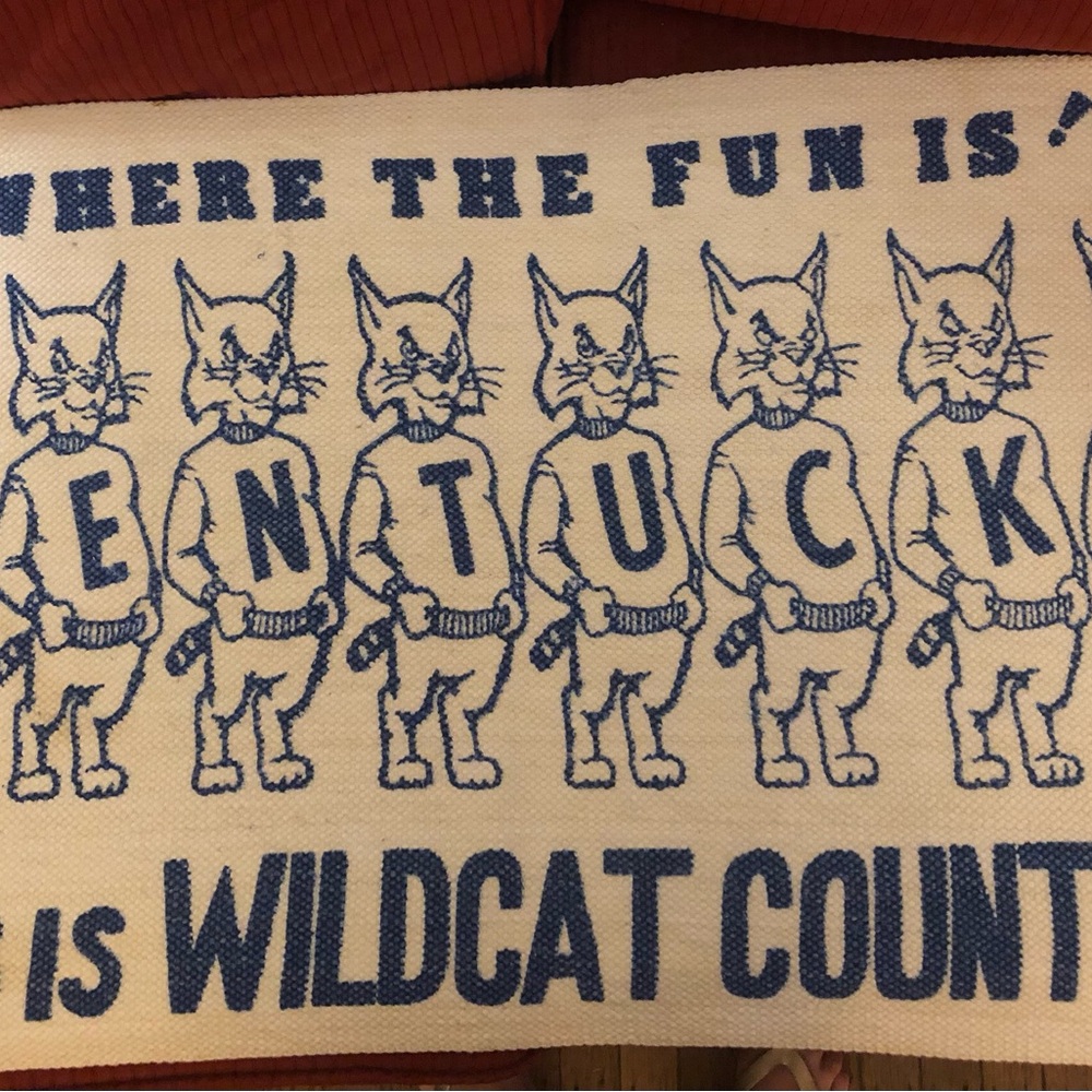 Kentucky Wildcat Printed Woven Mat/Banner Vintage Blue on Cream University Fun!